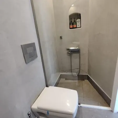 Panathenaic & Acropolis View - Jacuzzi Penthouse Apartment Athens